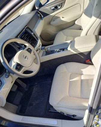 Volvo V60 Cross Country cena 149700 przebieg: 26000, rok produkcji 2021 z Margonin małe 277